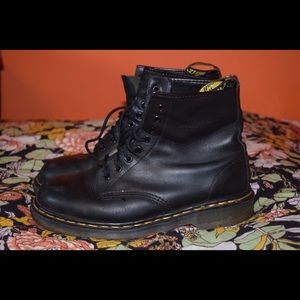~Vintage~ Black Leather 90's Dr. Martens